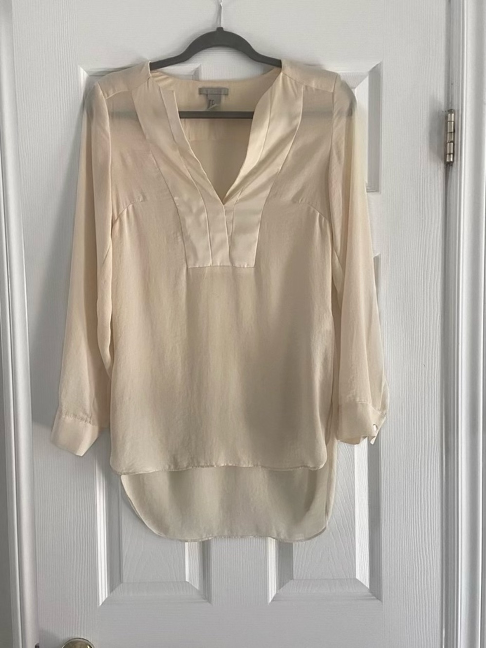 H&M | Women’s Cream V-Neck Long Sleeve Blouse